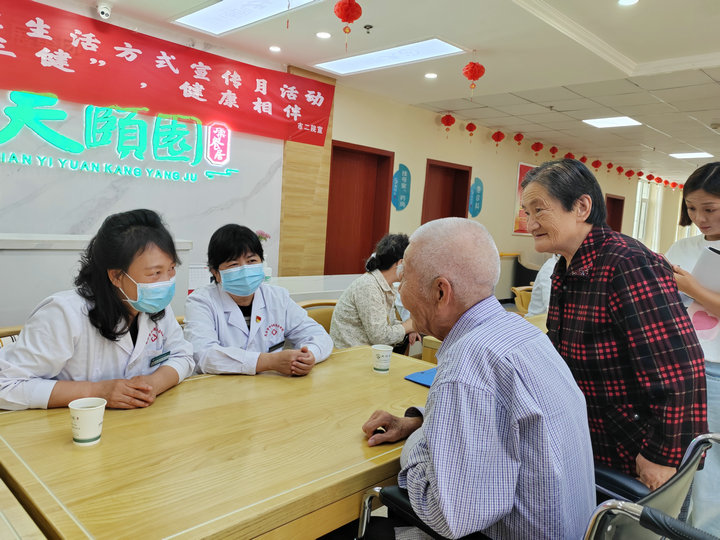 天水市二院开展“全民健康生活方式日”主题宣传活动 营养健康咨询受热捧